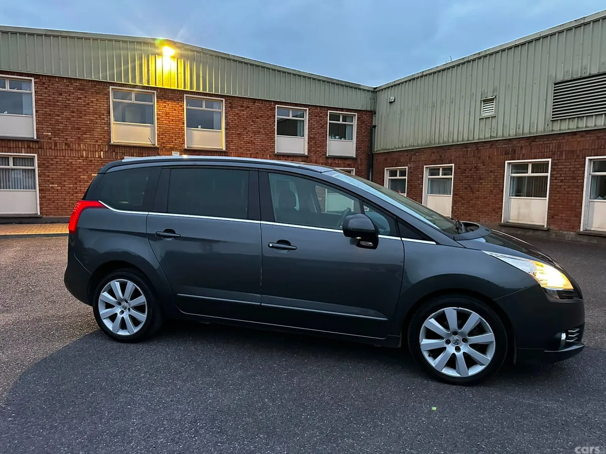 Peugeot 5008 MPV, Diesel, 2013, Grey