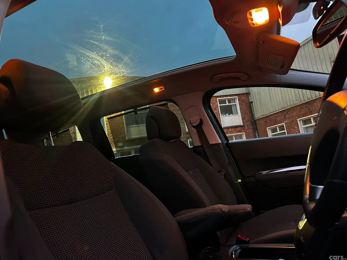 Peugeot 5008 MPV, Diesel, 2013, Grey
