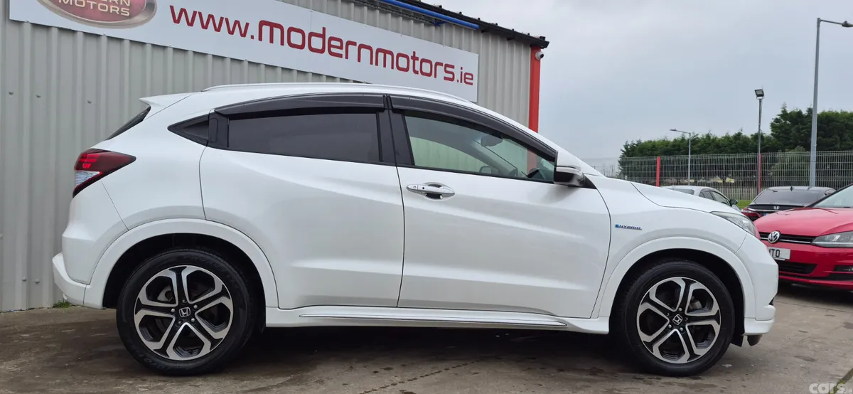 Honda Vezel Hatchback, Petrol Hybrid, 2017, White