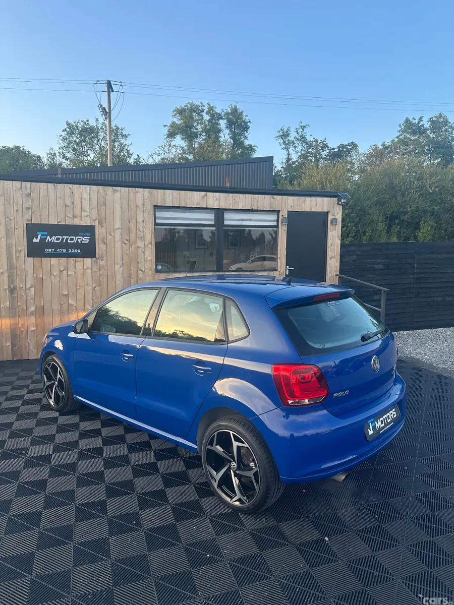 Volkswagen Polo Hatchback, Petrol, 2013, Blue