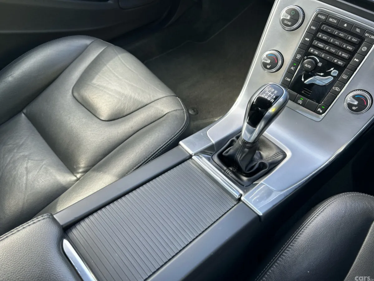 Volvo S60 Saloon, Diesel, 2019, Grey