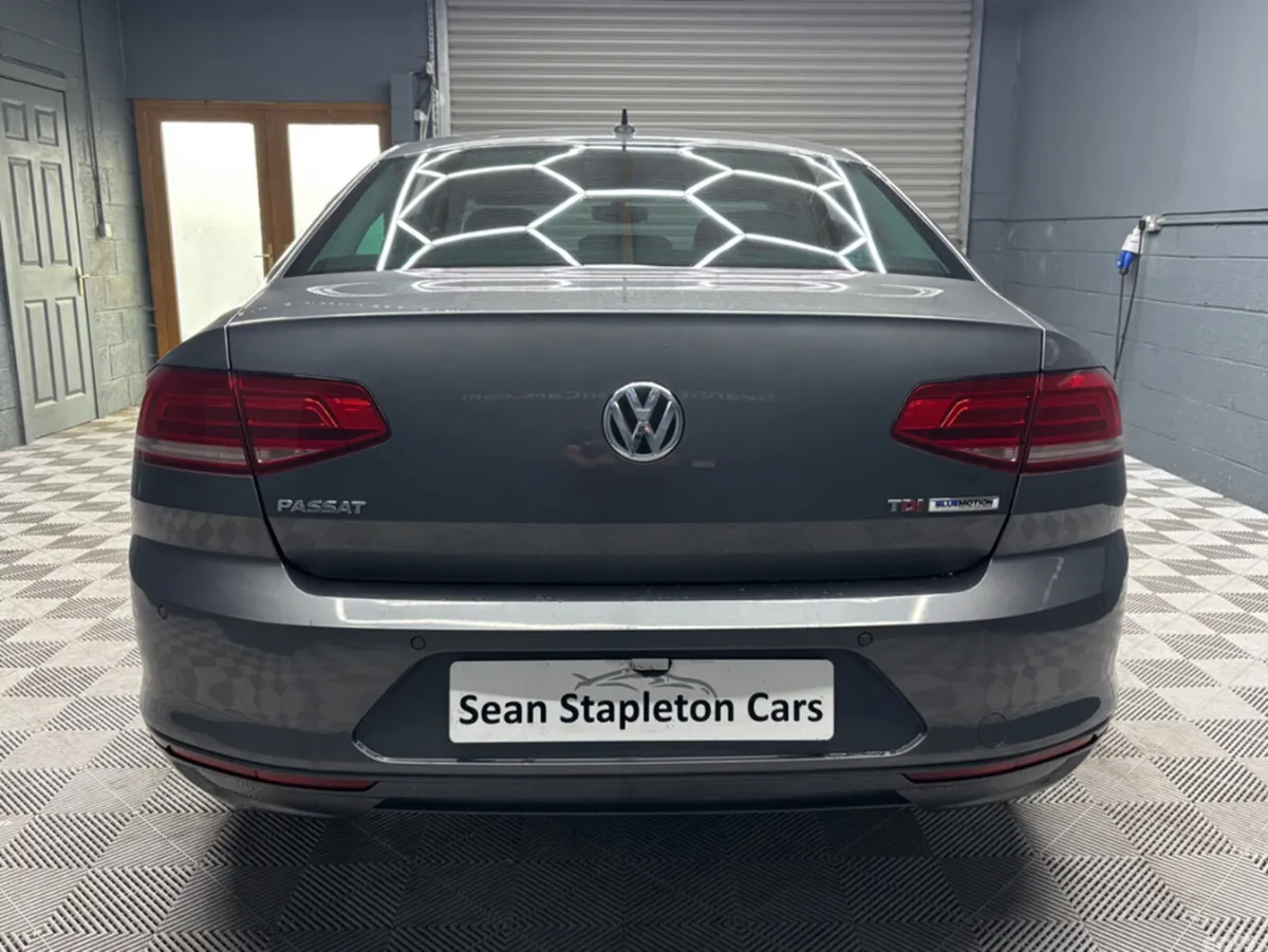 Volkswagen Passat Saloon, Diesel, 2017, Grey