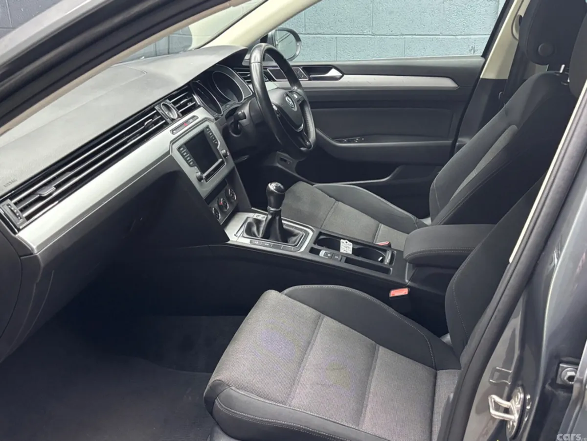 Volkswagen Passat Saloon, Diesel, 2017, Grey