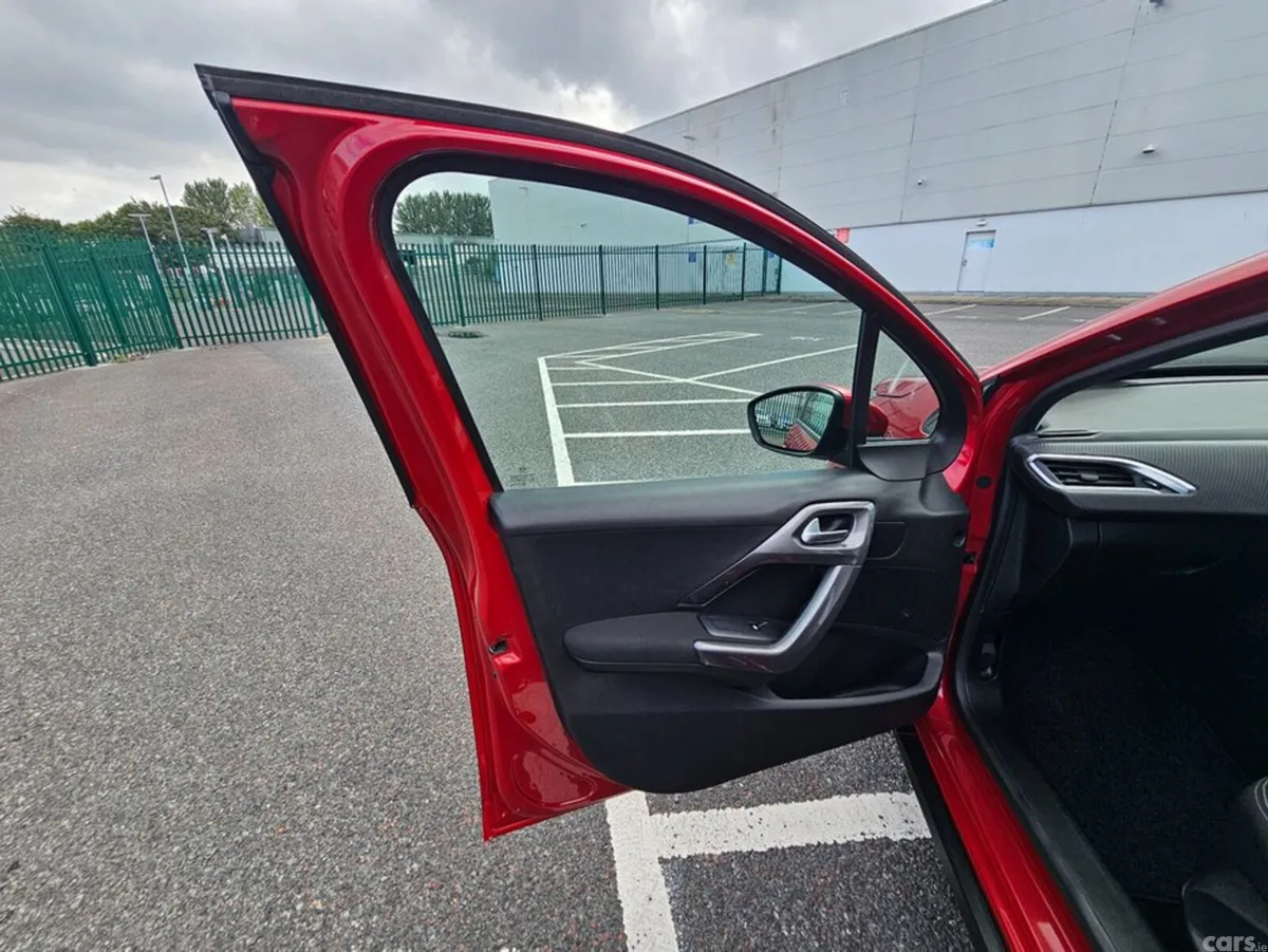 Peugeot 2008 Estate, Petrol, 2018, Red