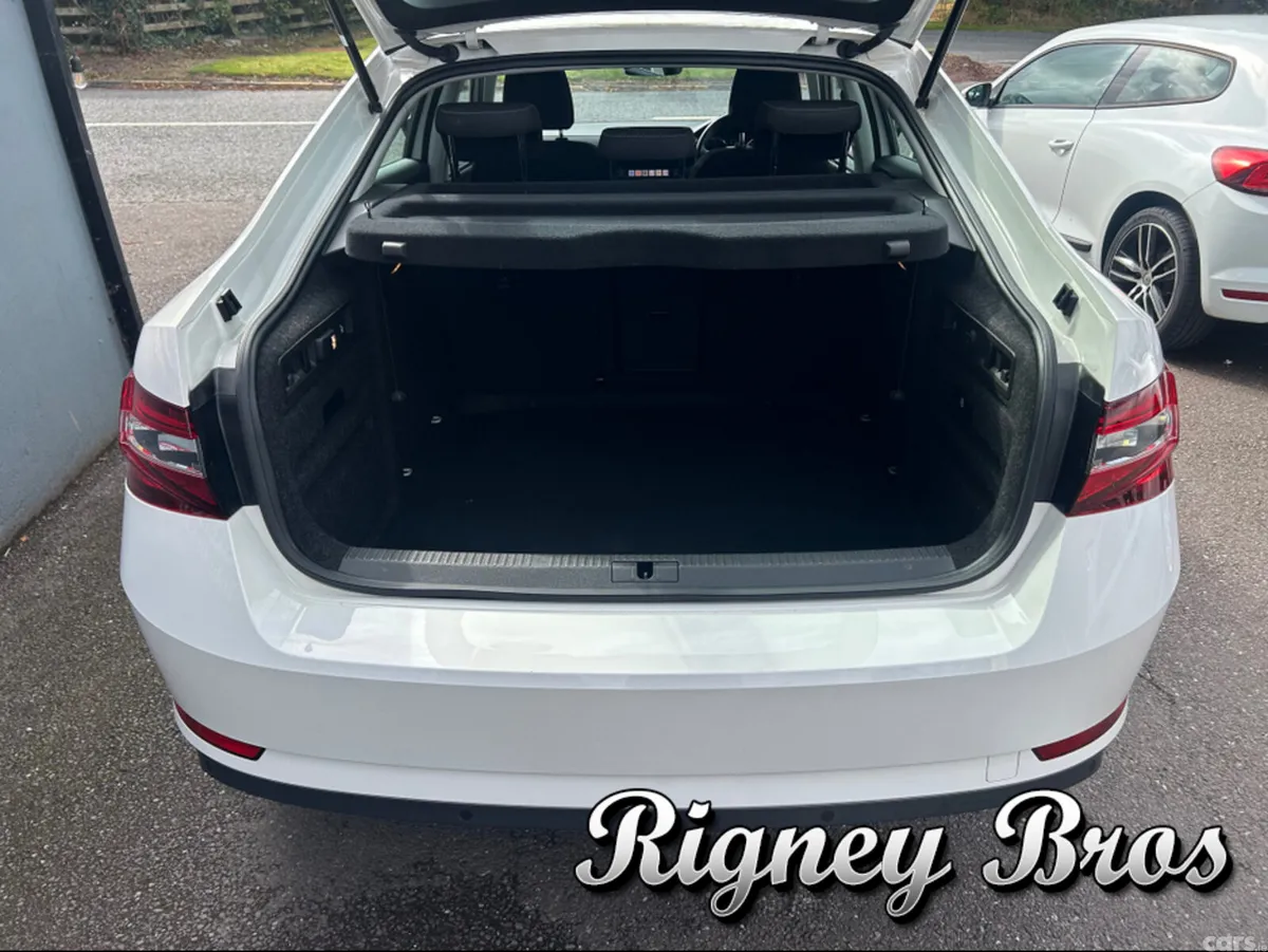Skoda Superb Hatchback, Diesel, 2019, White