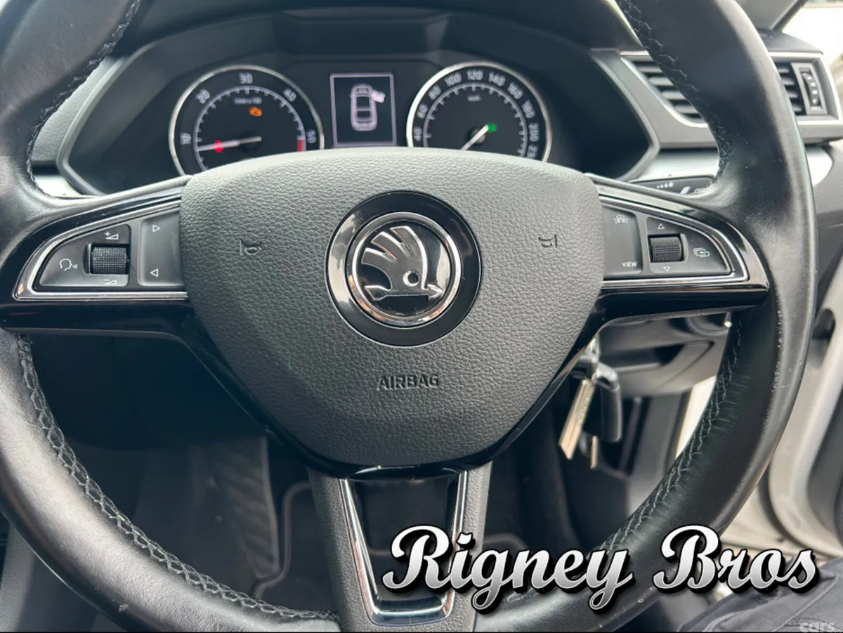 Skoda Superb Hatchback, Diesel, 2019, White