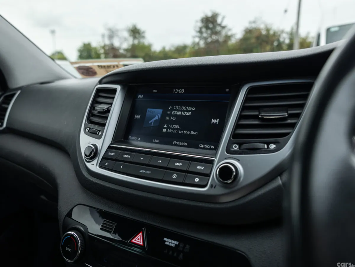 Hyundai Tucson MPV, Diesel, 2017, Red