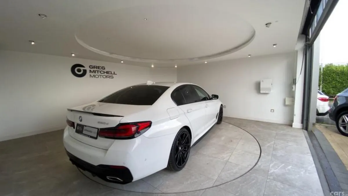 BMW 5-Series Saloon, Diesel Hybrid, 2022, White