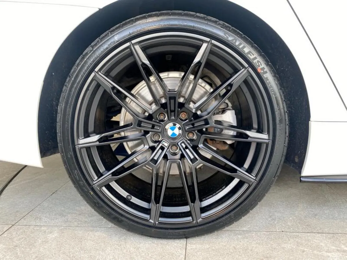 BMW 5-Series Saloon, Diesel Hybrid, 2022, White