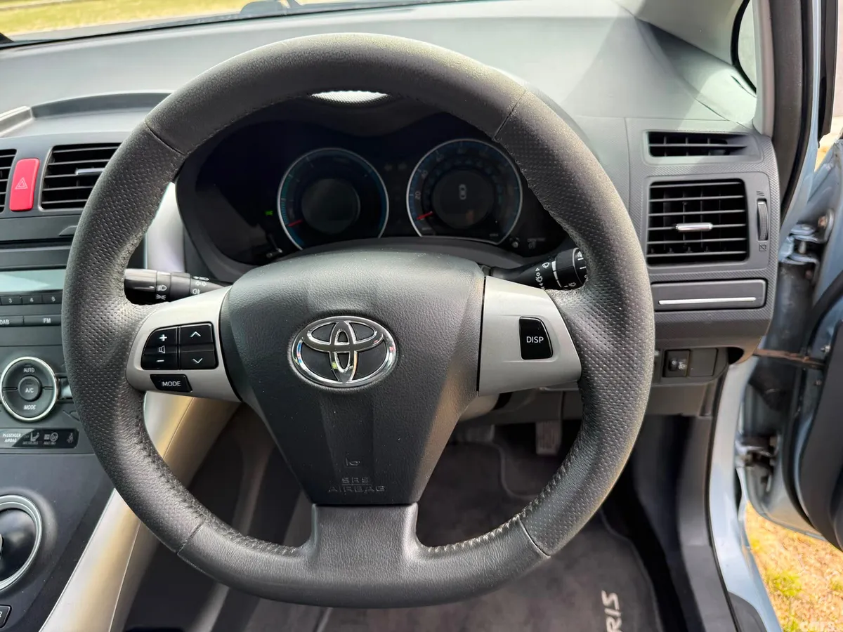 Toyota Auris Hatchback, Petrol Hybrid, 2012, Blue