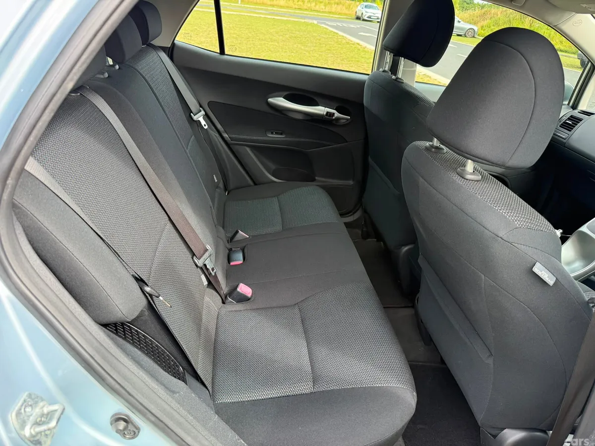 Toyota Auris Hatchback, Petrol Hybrid, 2012, Blue