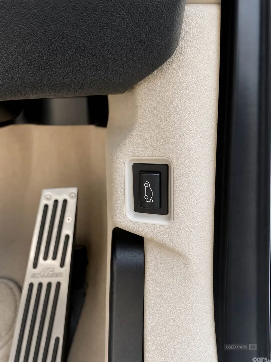 BMW 6-Series , Petrol, 2013, Black