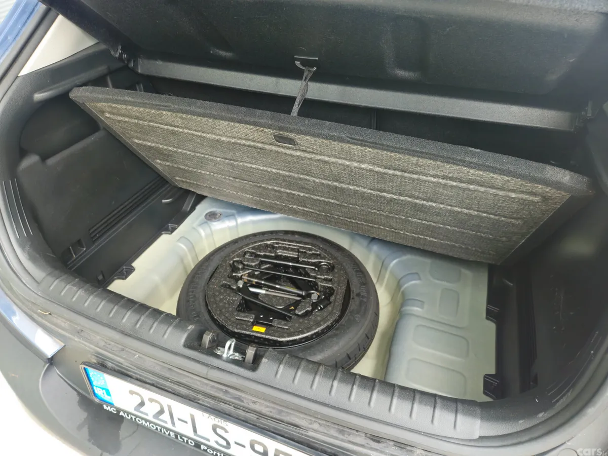 Kia Stonic Estate/Jeep, Petrol, 2022, Blue