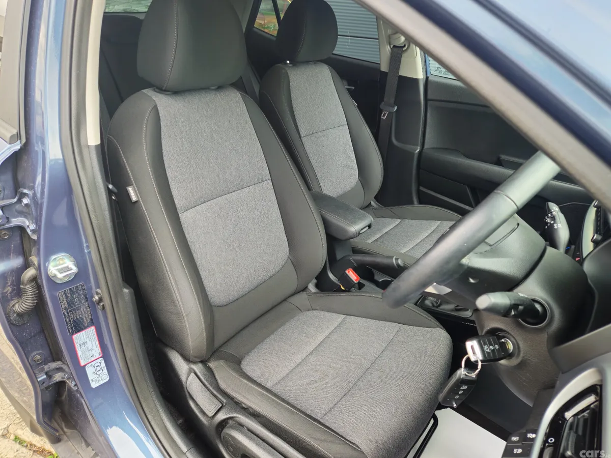 Kia Stonic Estate/Jeep, Petrol, 2022, Blue