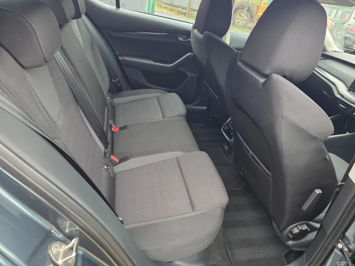 Skoda Octavia Hatchback, Petrol Plug-in Hybrid, 2021, Grey