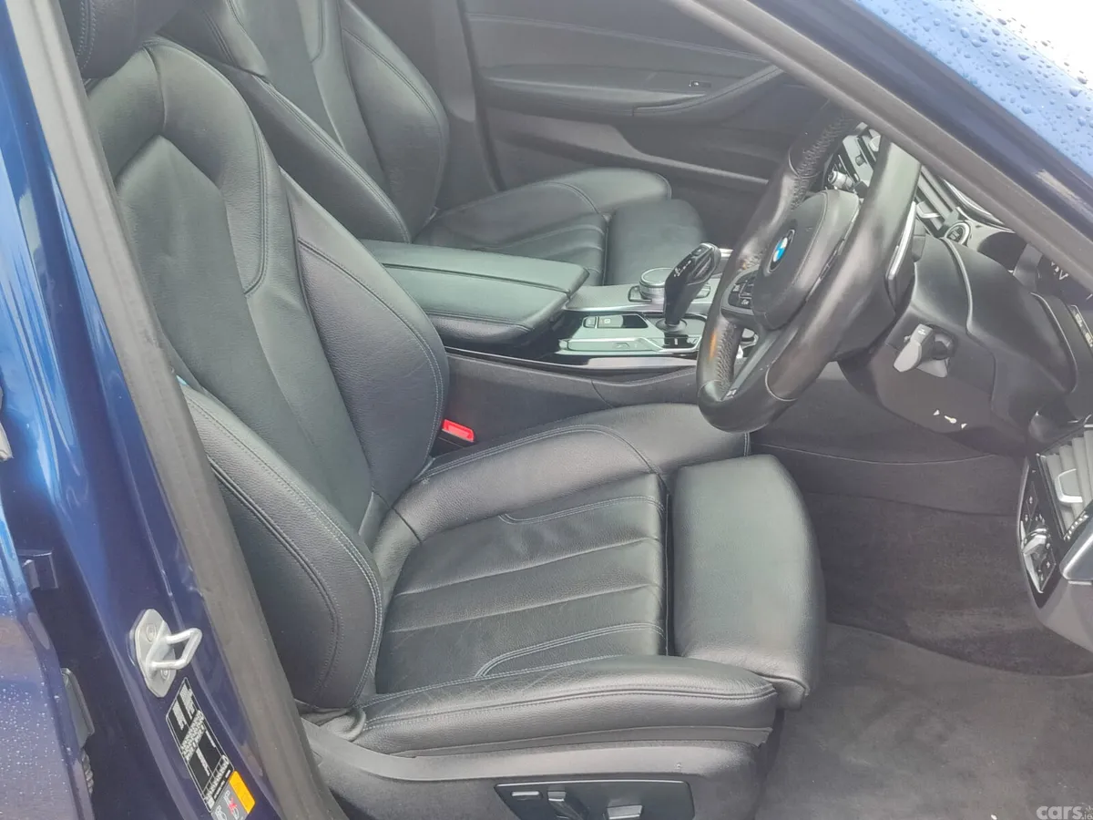 BMW 5-Series Saloon, Petrol Hybrid, 2019, Blue