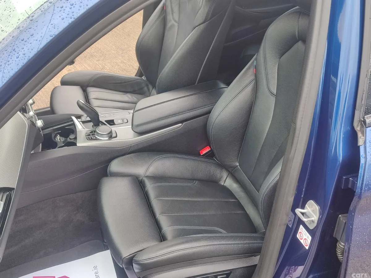 BMW 5-Series Saloon, Petrol Hybrid, 2019, Blue