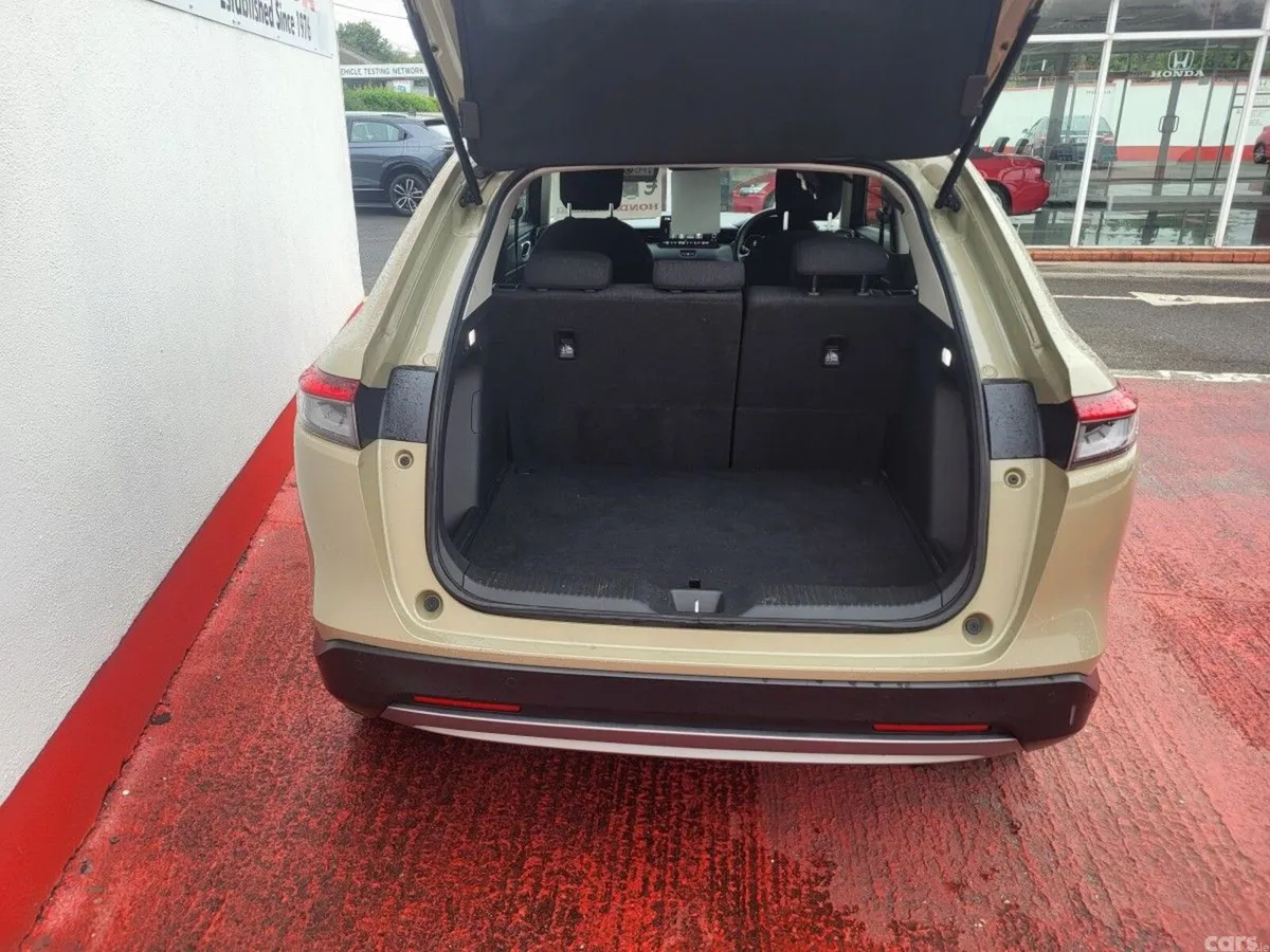 Honda HR-V SUV, Petrol Hybrid, 2023, Beige