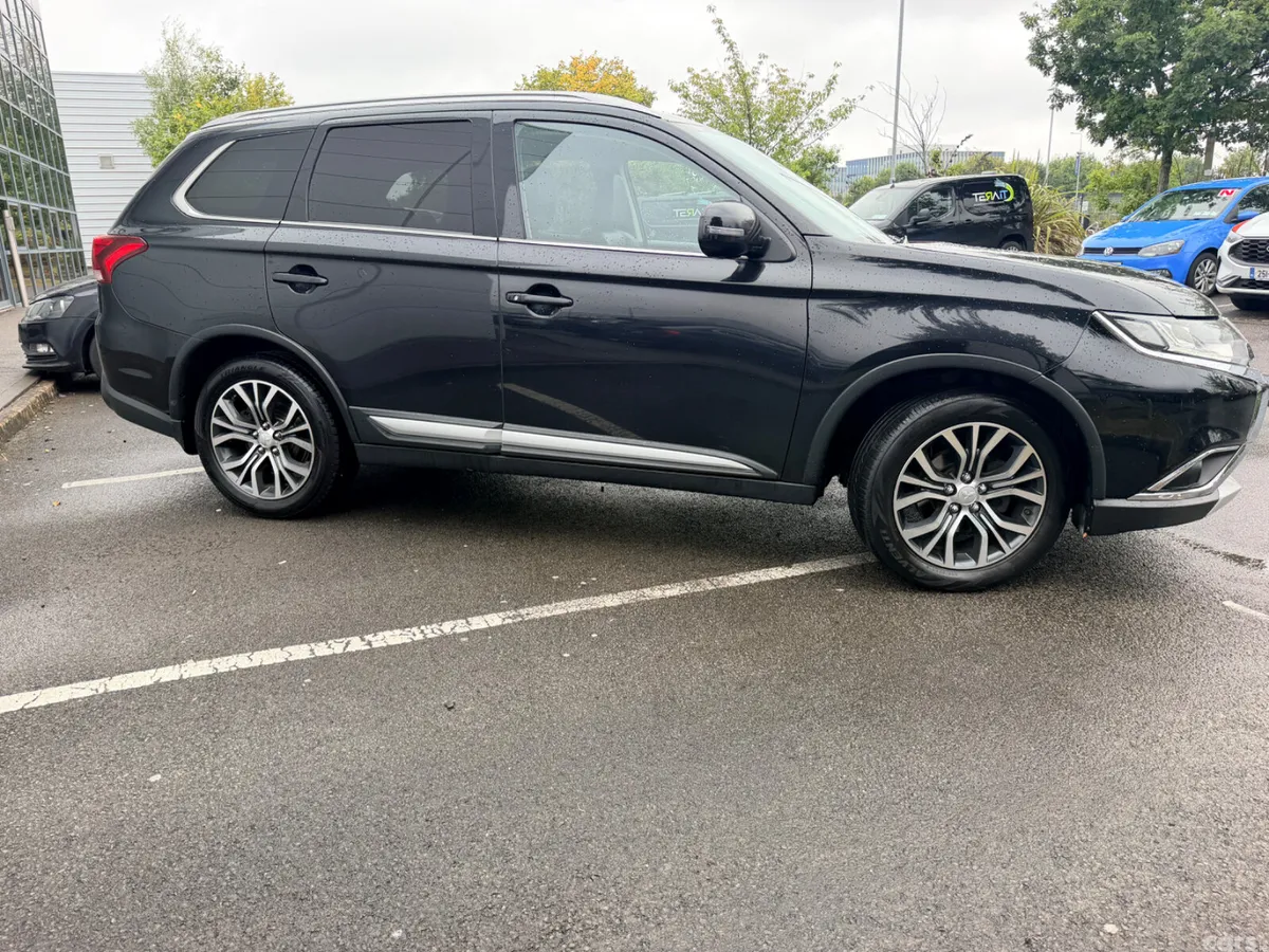 Mitsubishi Outlander SUV, Diesel, 2017, Black