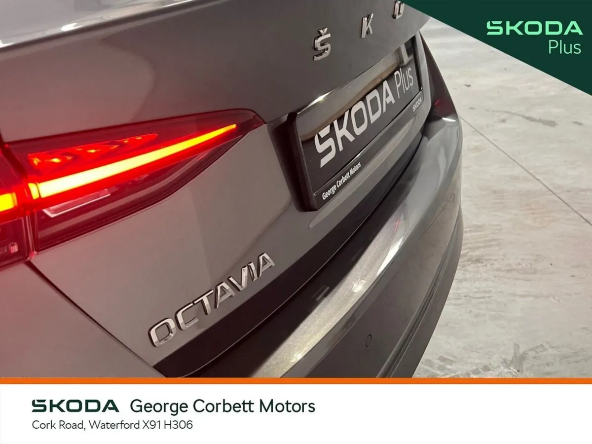 Skoda Octavia Saloon, Diesel, 2024, Grey