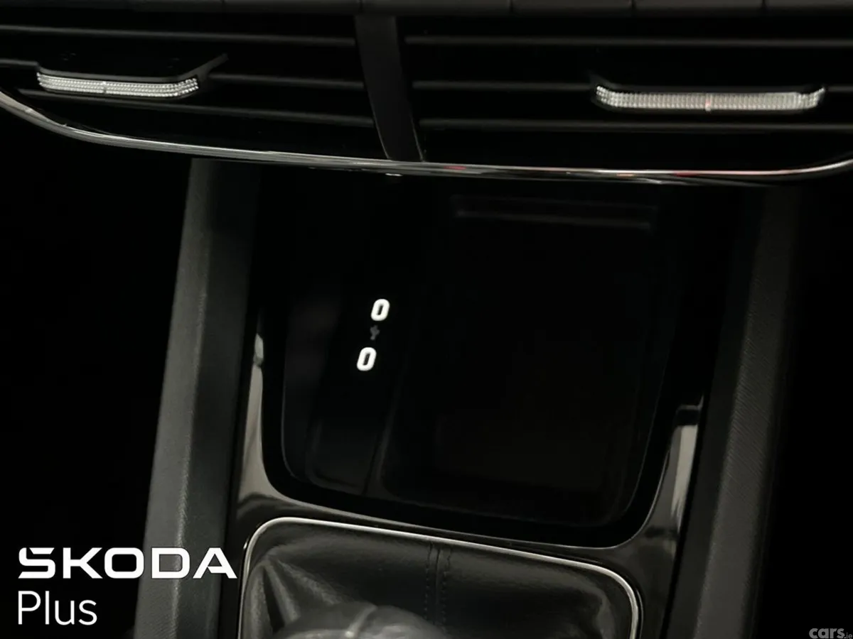 Skoda Octavia Saloon, Diesel, 2024, Grey
