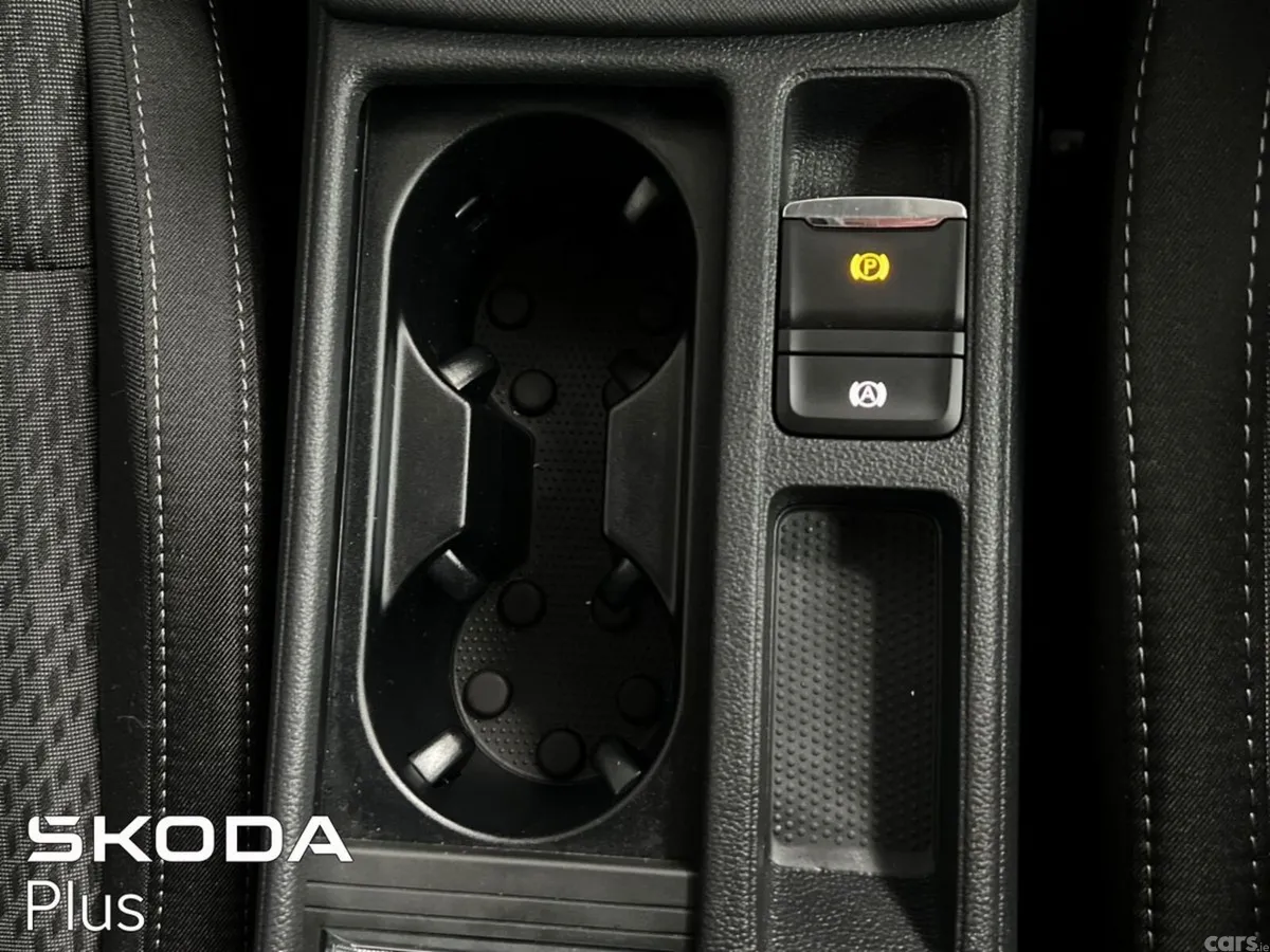 Skoda Octavia Saloon, Diesel, 2024, Grey
