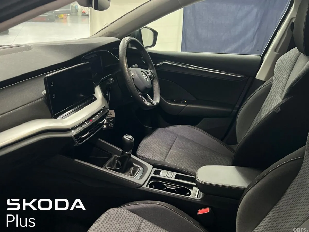 Skoda Octavia Saloon, Diesel, 2024, Grey