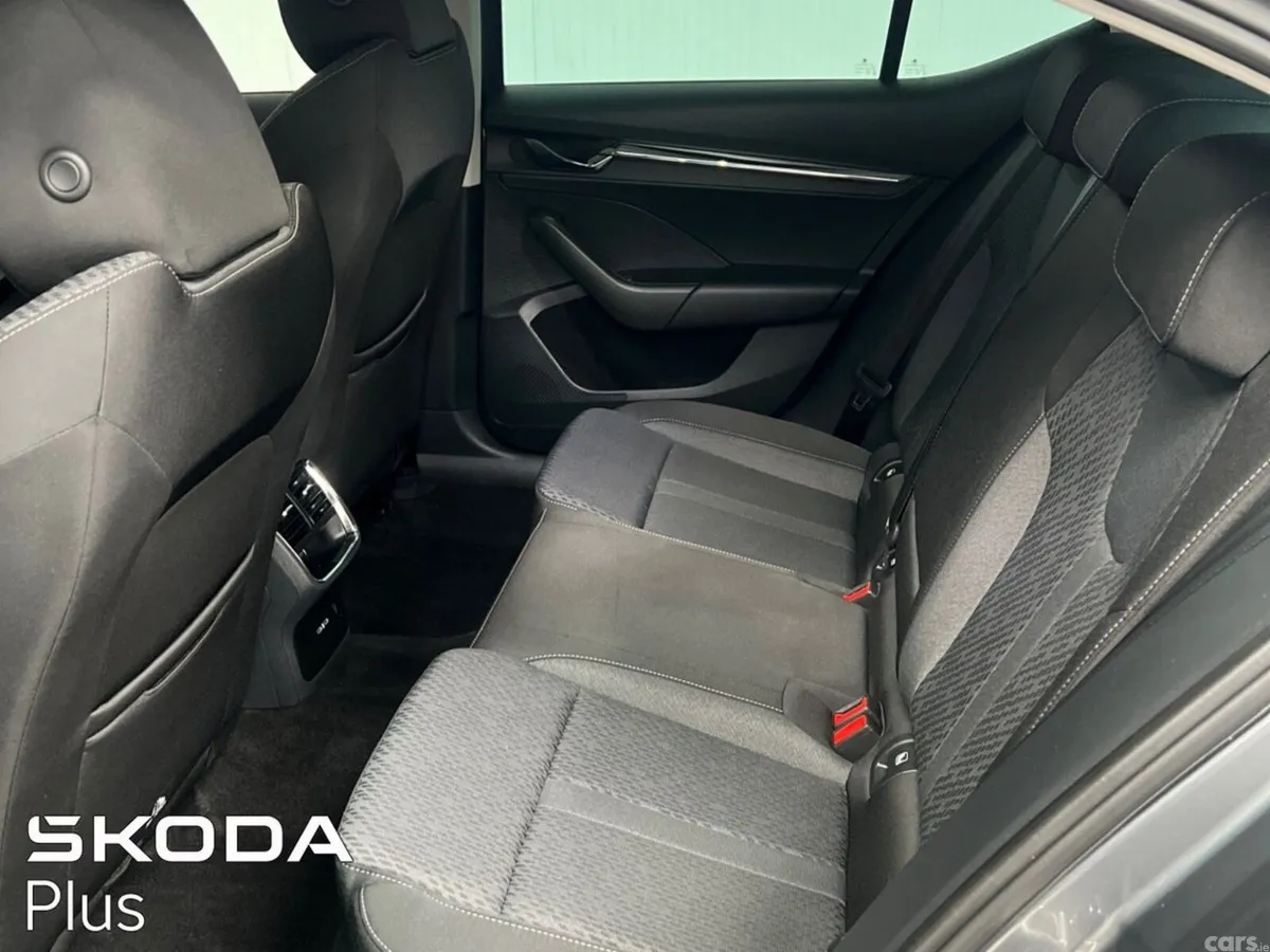 Skoda Octavia Saloon, Diesel, 2024, Grey
