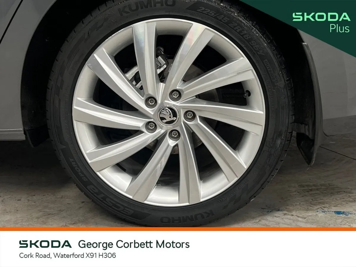 Skoda Octavia Saloon, Diesel, 2024, Grey
