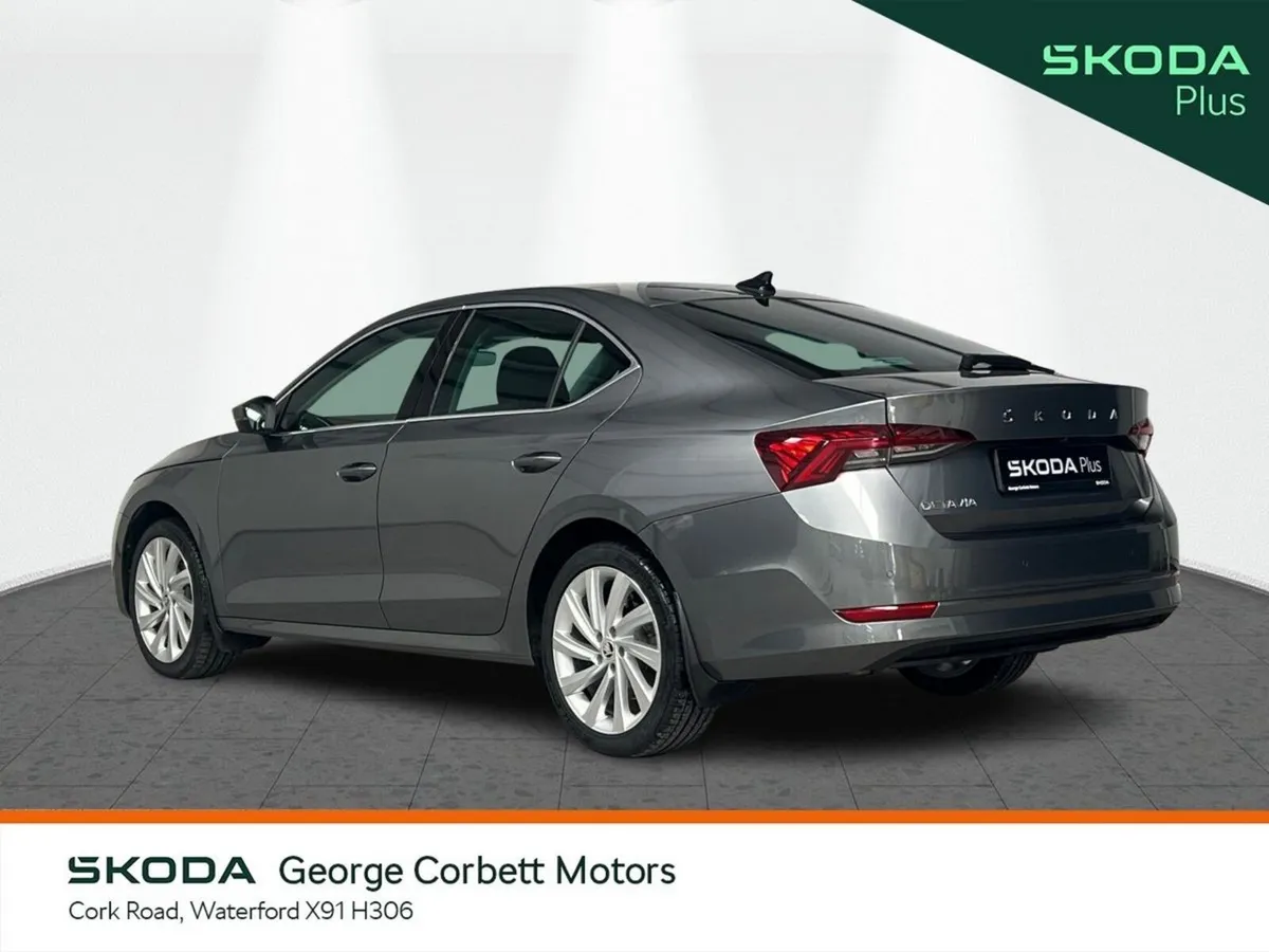 Skoda Octavia Saloon, Diesel, 2024, Grey