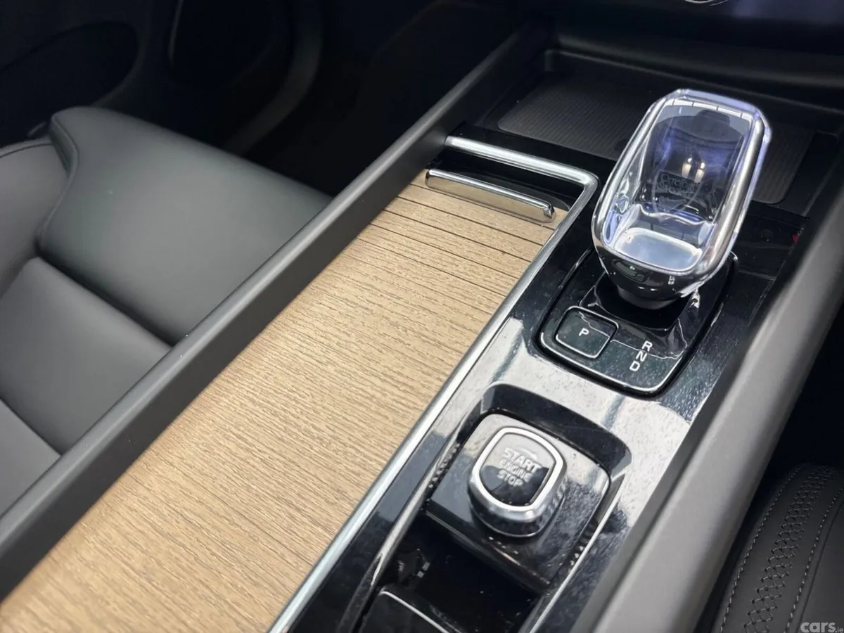 Volvo XC60 SUV, Petrol Plug-in Hybrid, 2026, Black