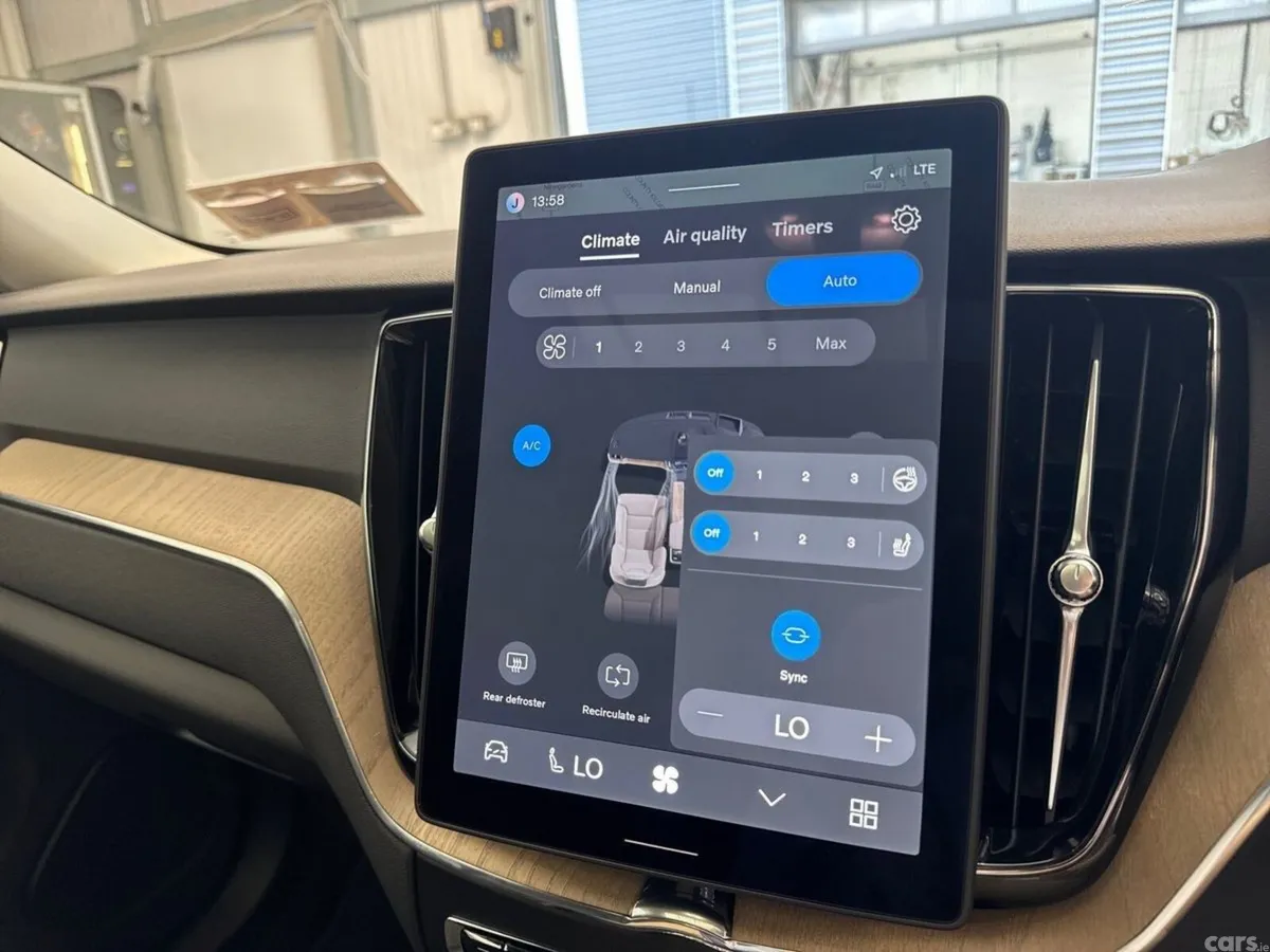 Volvo XC60 SUV, Petrol Plug-in Hybrid, 2026, Black