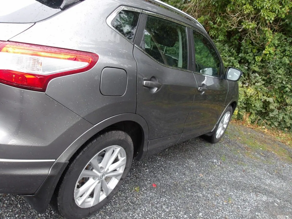 Nissan Qashqai Hatchback, Diesel, 2014, Grey