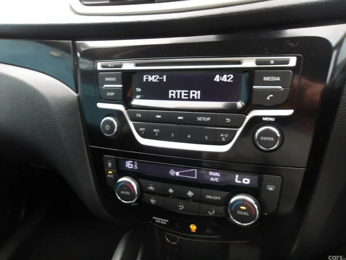 Nissan Qashqai Hatchback, Diesel, 2014, Grey