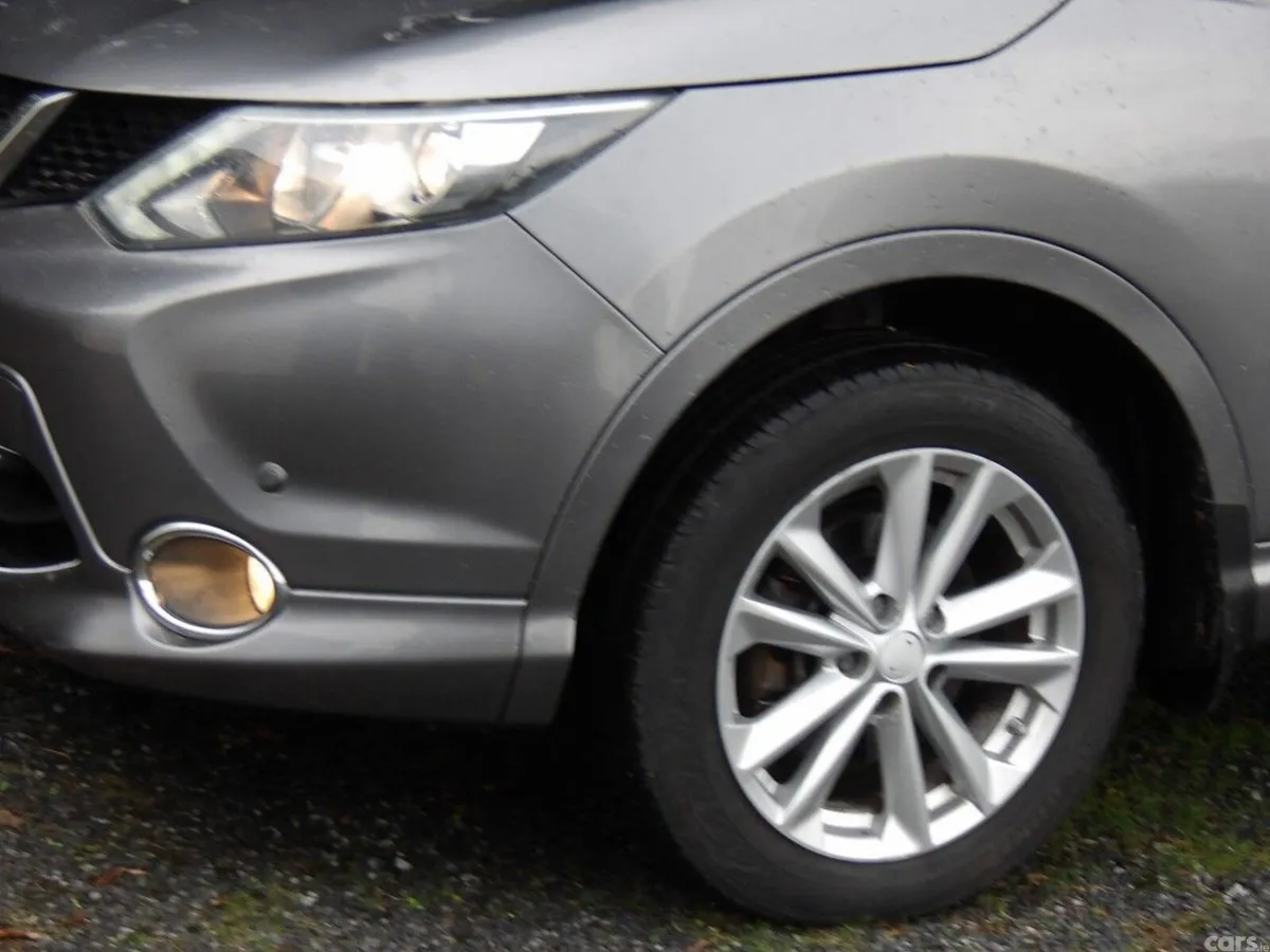 Nissan Qashqai Hatchback, Diesel, 2014, Grey