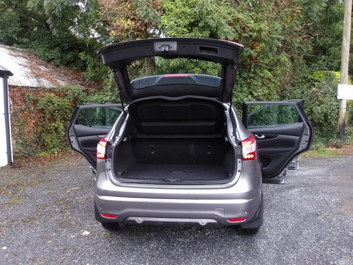 Nissan Qashqai Hatchback, Diesel, 2014, Grey