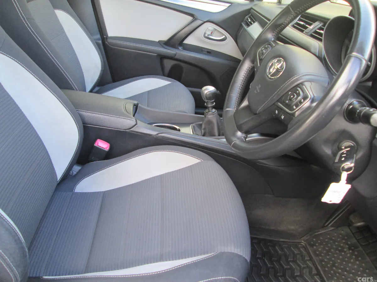 Toyota Avensis Saloon, Diesel, 2015, Blue