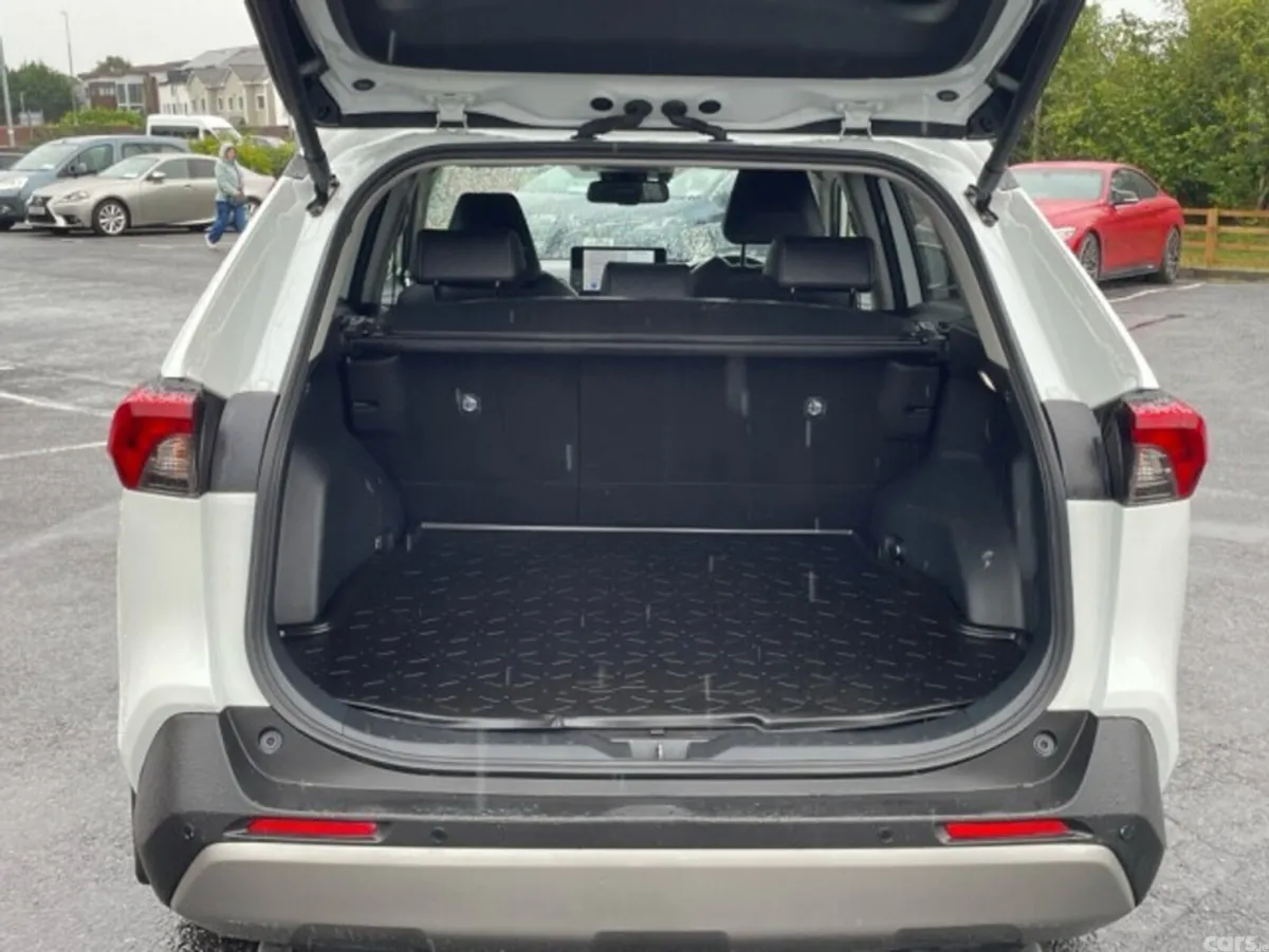 Toyota RAV4 SUV, Petrol Hybrid, 2024, White