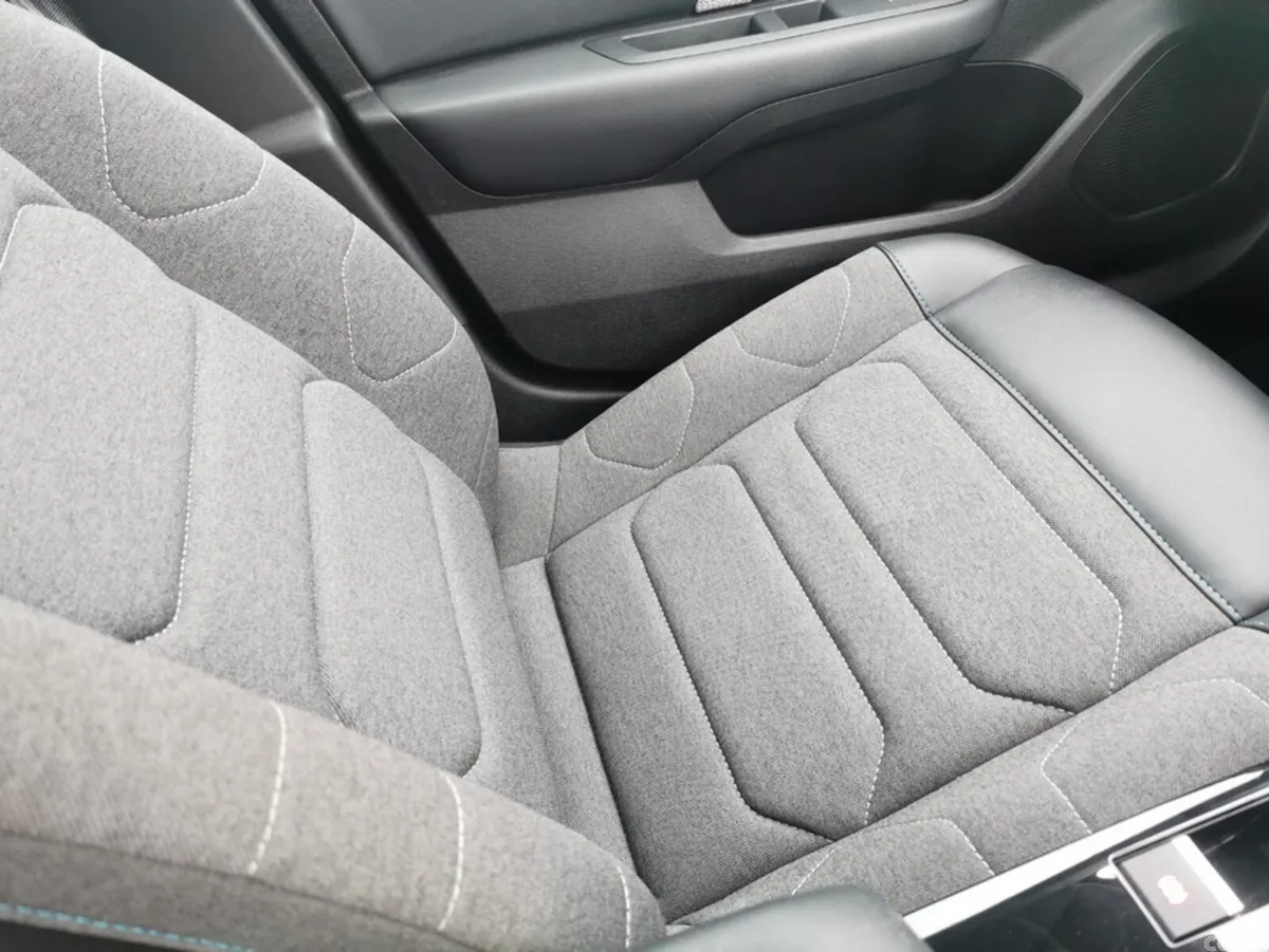 Citroen C4 Hatchback, Diesel, 2023, Grey