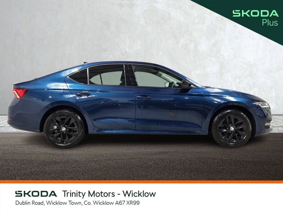 Skoda Octavia Saloon, Diesel, 2024, Blue