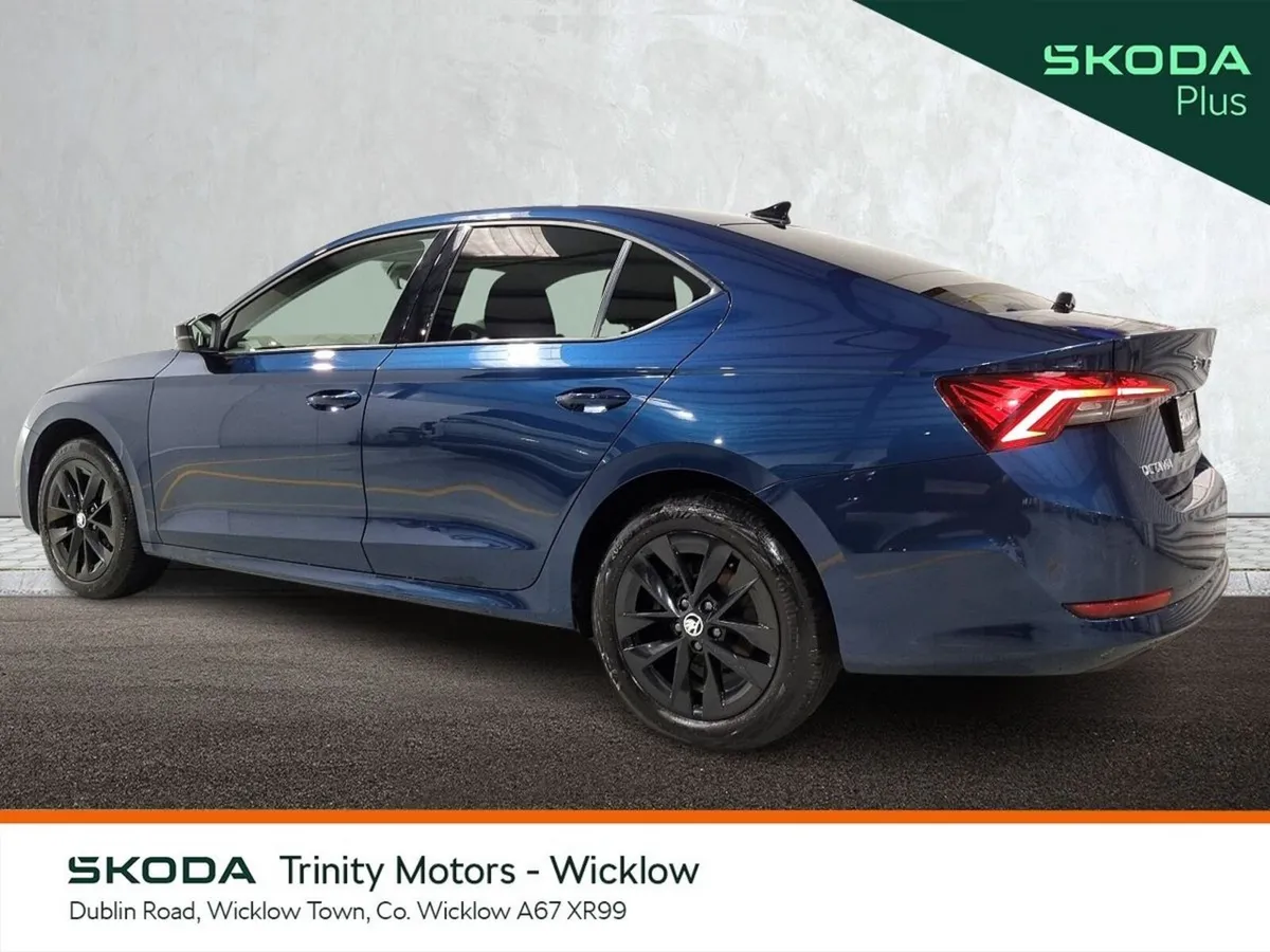 Skoda Octavia Saloon, Diesel, 2024, Blue