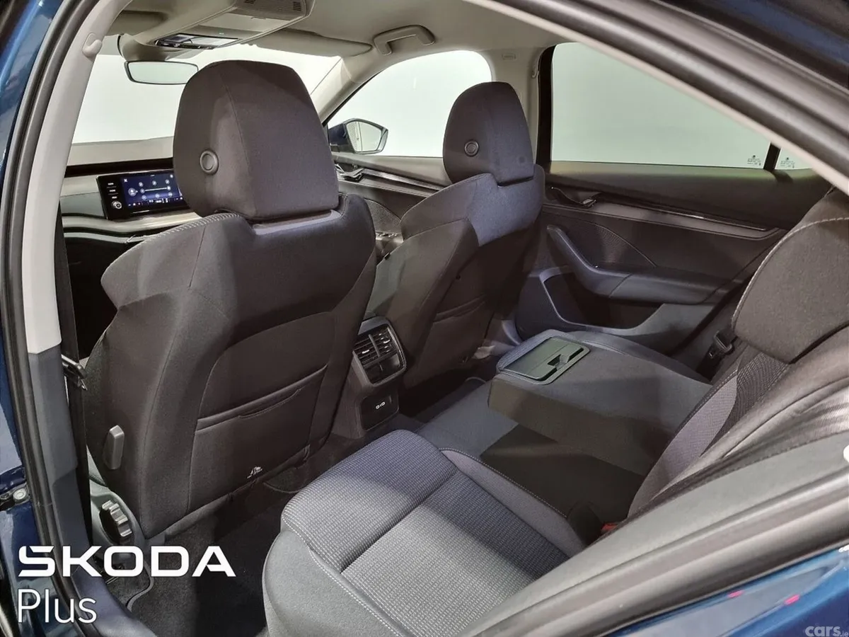 Skoda Octavia Saloon, Diesel, 2024, Blue