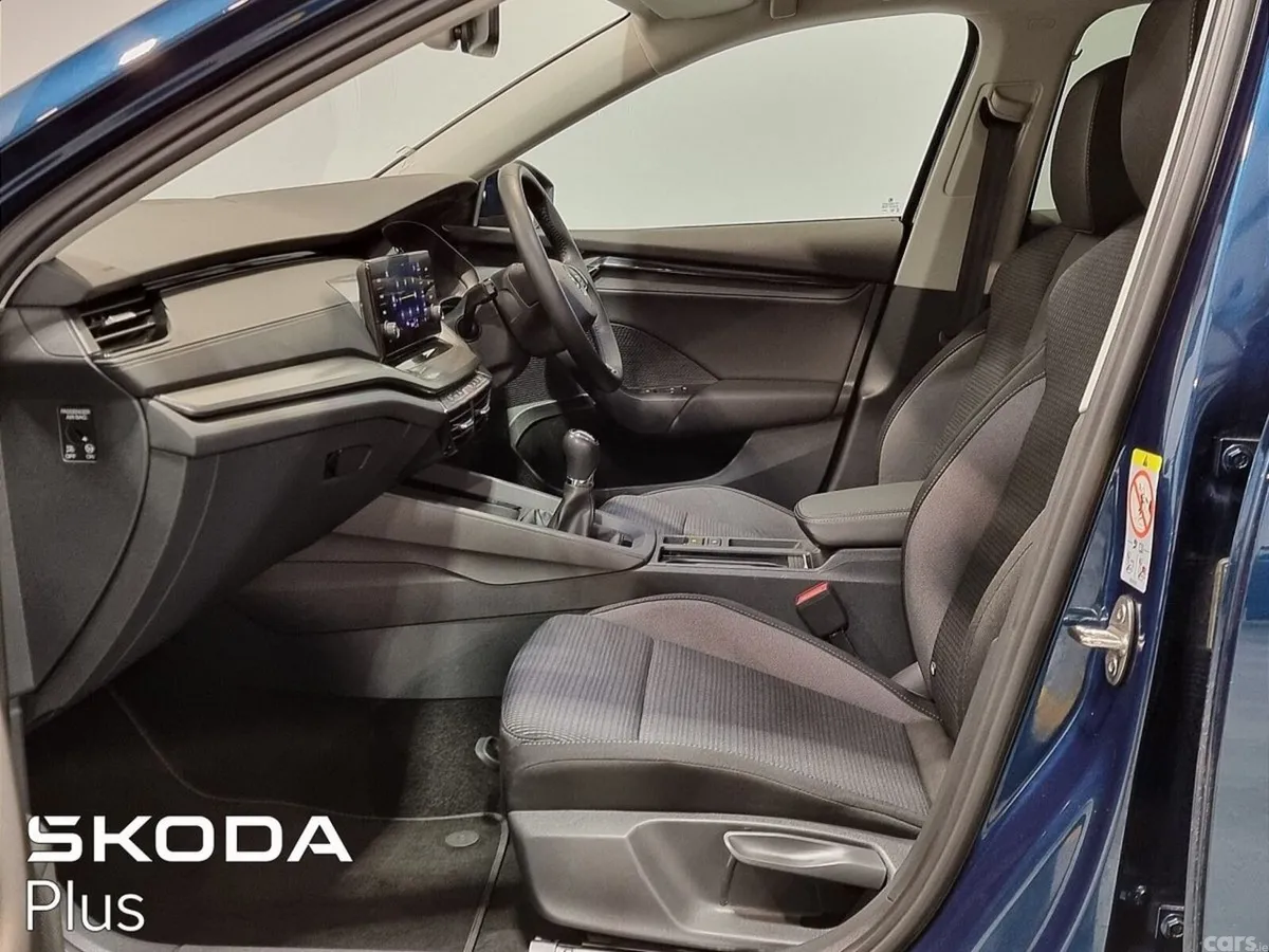 Skoda Octavia Saloon, Diesel, 2024, Blue
