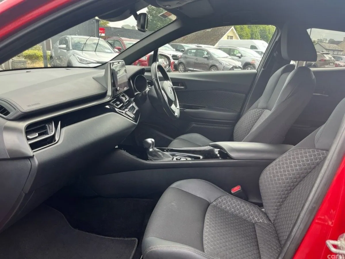 Toyota C-HR SUV, Petrol Hybrid, 2023, Red