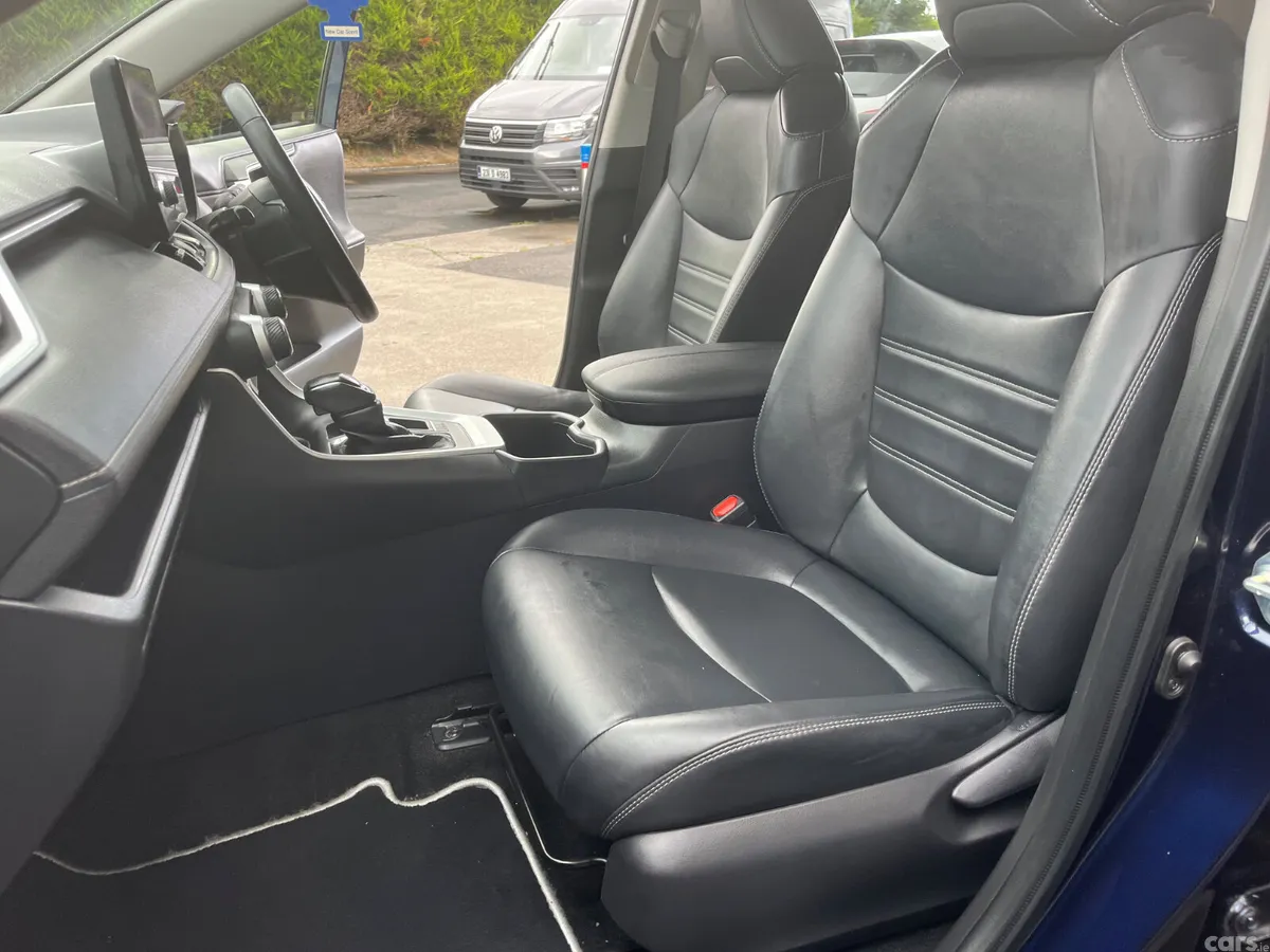 Toyota RAV4 SUV, Petrol Hybrid, 2023, Blue