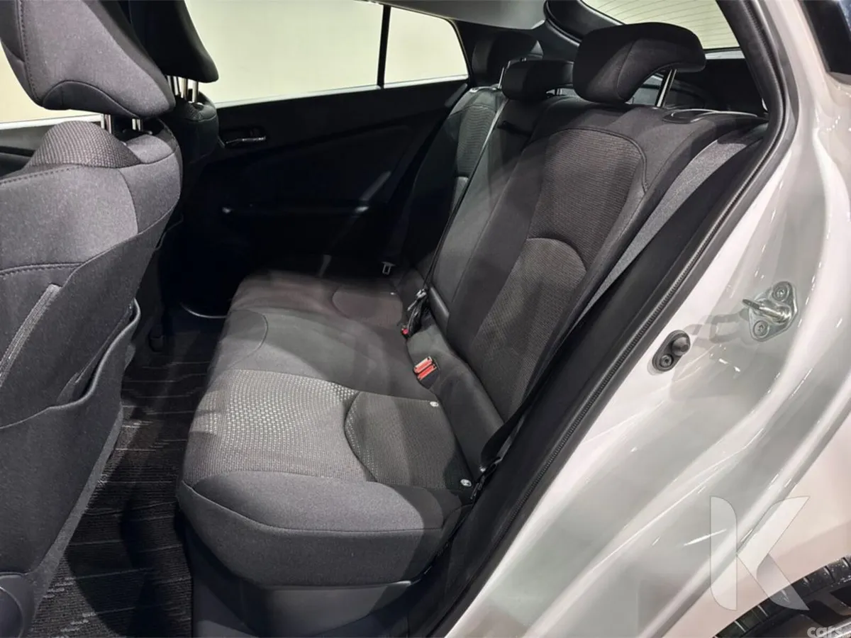 Toyota Prius Hatchback, Petrol Hybrid, 2022, White