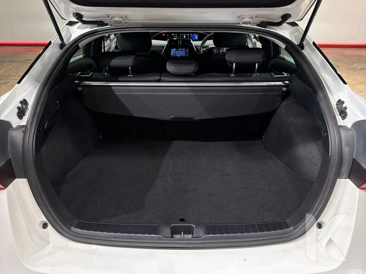 Toyota Prius Hatchback, Petrol Hybrid, 2022, White