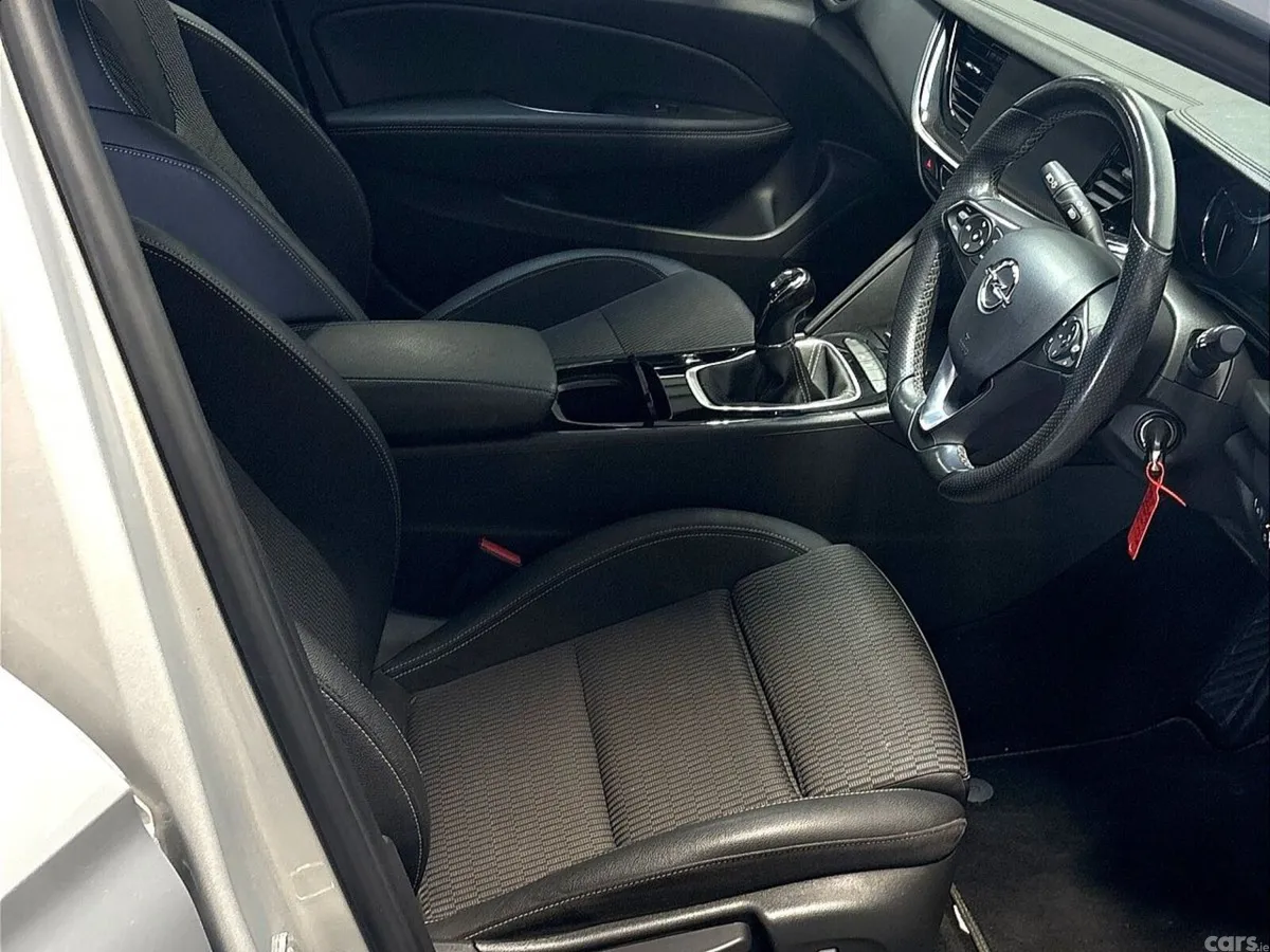 Opel Insignia Hatchback, Diesel, 2022, Grey