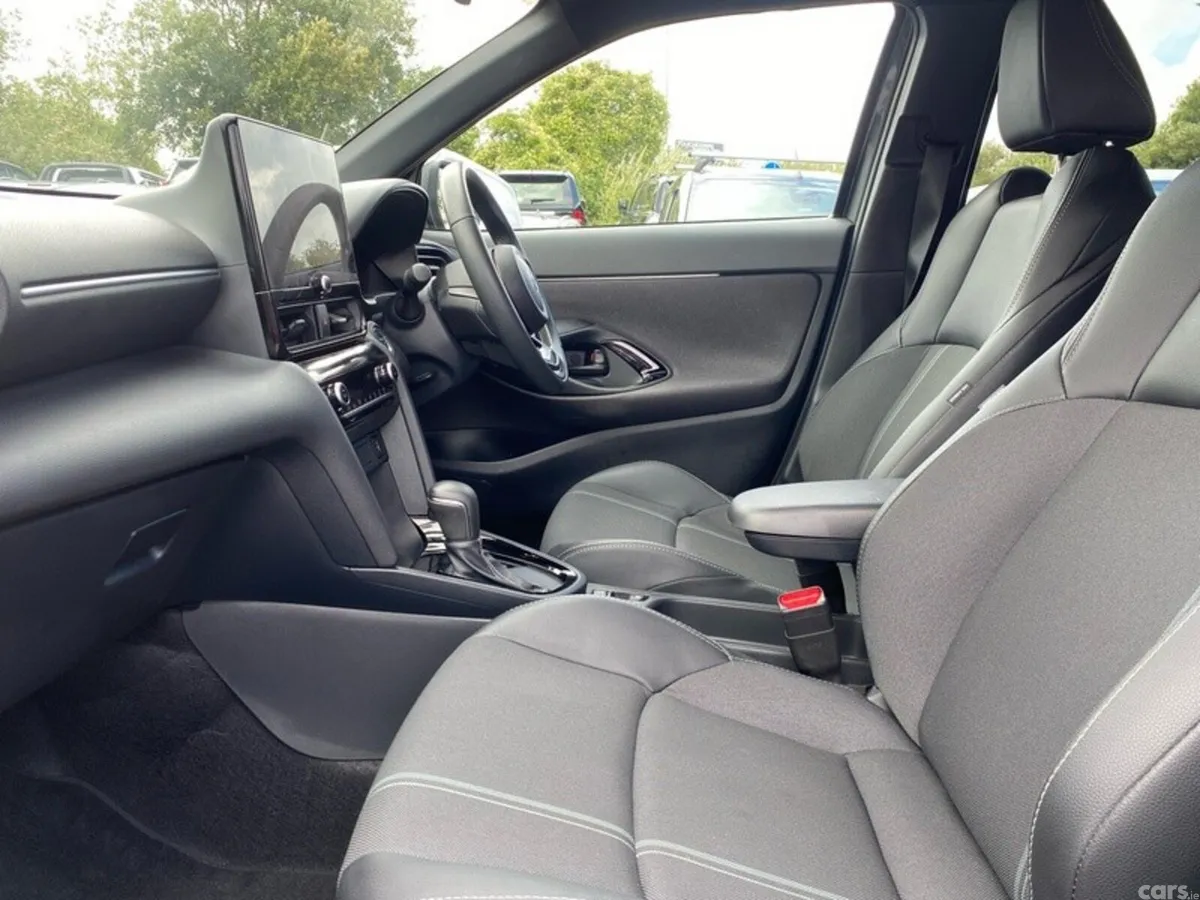Toyota Yaris Cross SUV, Petrol Hybrid, 2025, Grey