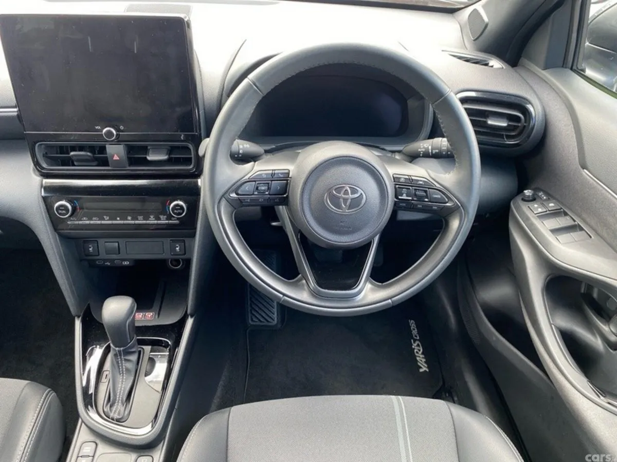 Toyota Yaris Cross SUV, Petrol Hybrid, 2025, Grey